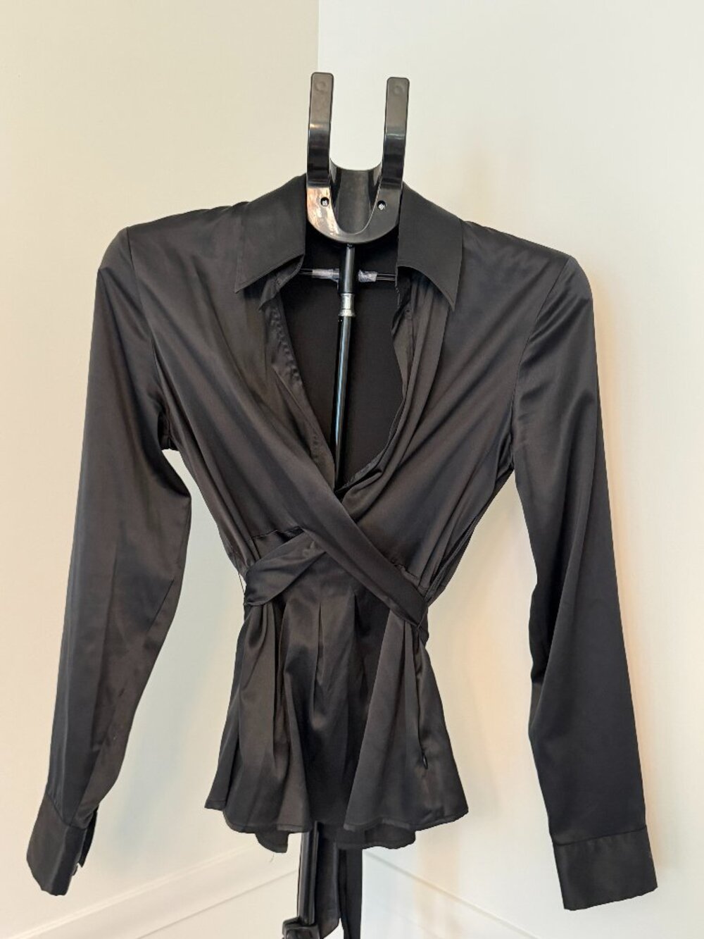 New York & Company Black Chic Long Sleeve Top Size 6